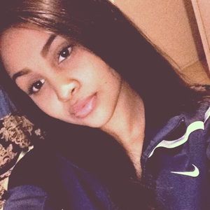 Meet your Posher, Selena